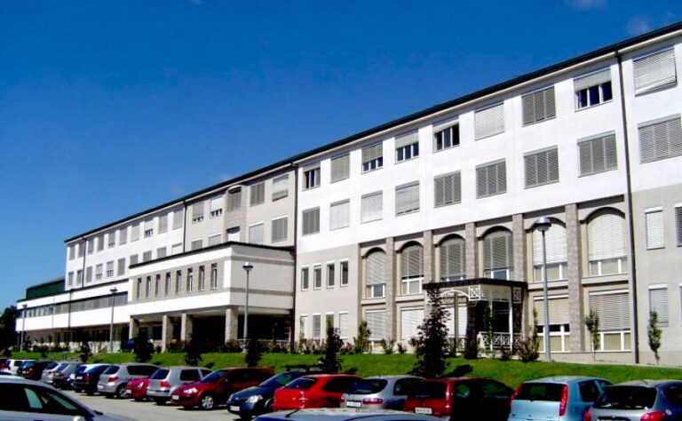 Drama v novomeški bolnišnici, medicinska sestra ni dovolila kaditi pacientki (24)