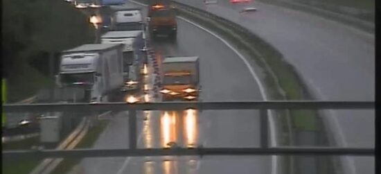 FOTO: Huda prometna nesreča, avtocesta je zaprta