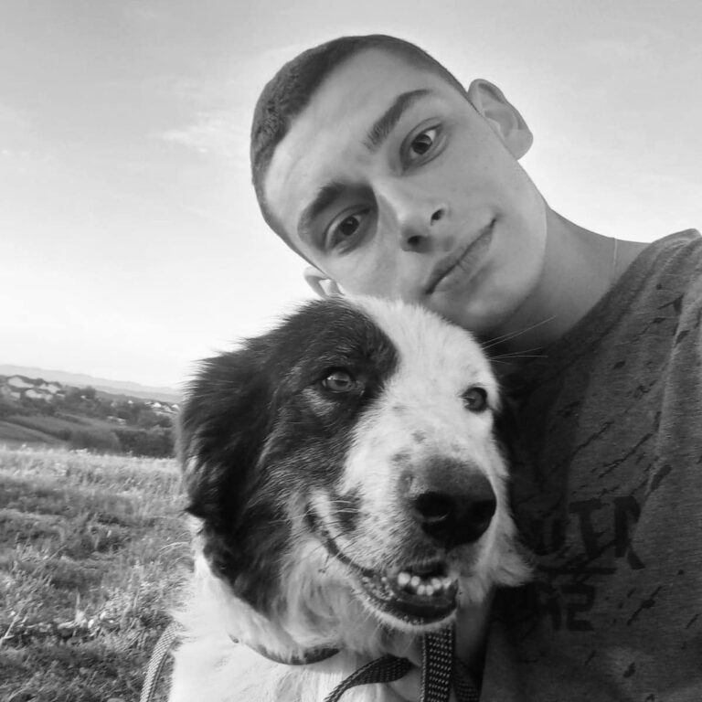 Umrl Goran (19), skrbel je za 50 psov! Mama neutolažljiva: Ubil se je zaradi sosedov