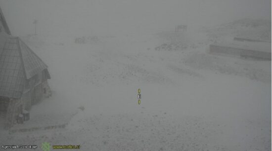 V Sloveniji sneži, na tleh je že 10 cm snežne odeje