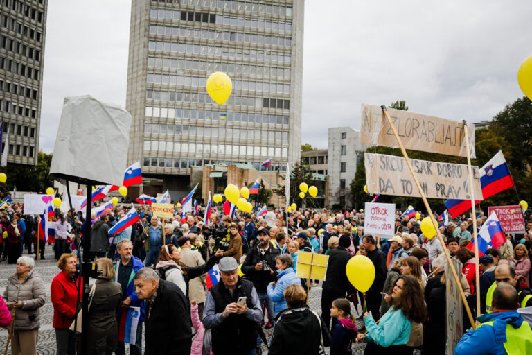 (ŠOKANTNO!) DZ uzakonil pravico istospolnih do posvojitve otrok, zato je Koalicija »Za otroke gre!« začela z zbiranjem podpisov za referendum!