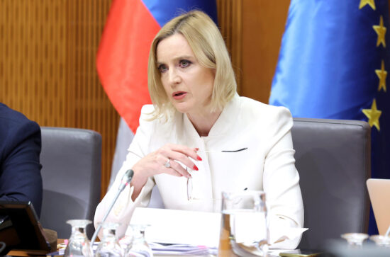 Razkritje na seji sveta RTV: Pašek Šetinčeva naj bi izisljevala svetnika Prebila