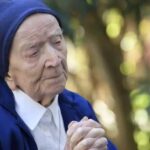 Umrla najstarejša oseba na svetu, 118-letna Guinessova redovnica Andre, ki je nedavno celo prebolela covid-19