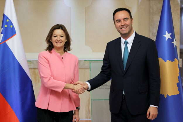 Kaj je ravno zdaj na Kosovu počela Tanja Fajon? Je razlog umiritev Golobove afere – pretakanja milijonov iz GEN-I na Balkan?