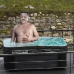Je zakon o vodah padel, da lahko Janković postavi plavajoče hiške z jacuzzijem na priobalni pas?
